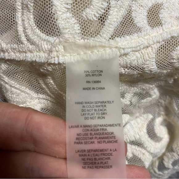 Capri Sioni Embroidered Mesh Tank L with Slit Halfway Up the Back Beige Large - Picture 12 of 13